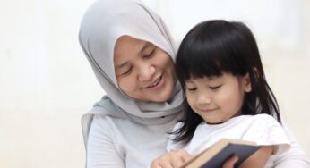 Memaknai Peran Ibu Rumah Tangga Islam Sebagai Pilar Dalam Keluarga dan Masyarakat