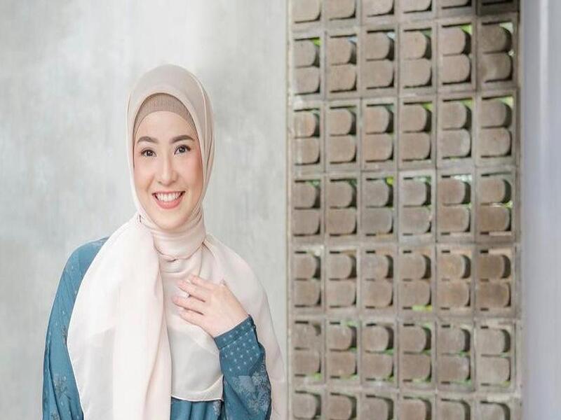 Natasha Rizky Inspirasi Gaya Hijab Syar'i