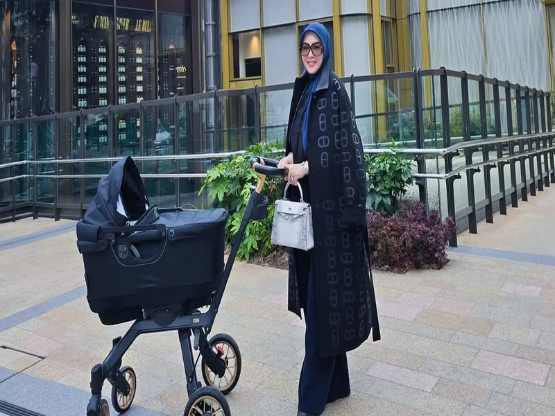 Syahrini Inspirasi Gaya Hijab yang Stylish dan Elegan