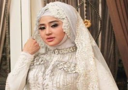 Dewi Perssik Pesonanya dalam Balutan Hijab yang Tampil Anggun