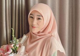 Syar’i Larissa Chou Gaya Busana Tetap Modis dan Istiqamah
