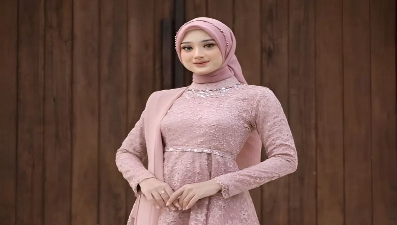 Kebaya Hijab ala Puteri Indonesia, Tampil Anggun dan Berkelas