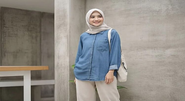 Kemeja Denim dan Hijab 5 Warna untuk Gaya Lebih Menarik