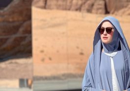 Kimberly Ryder Tampil Dengan Busana Gamis Elegan