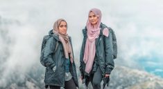 Outfit Naik Gunung untuk Wanita Berhijab Agar Tetap Modis
