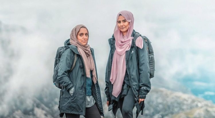 Outfit Naik Gunung untuk Wanita Berhijab Agar Tetap Modis