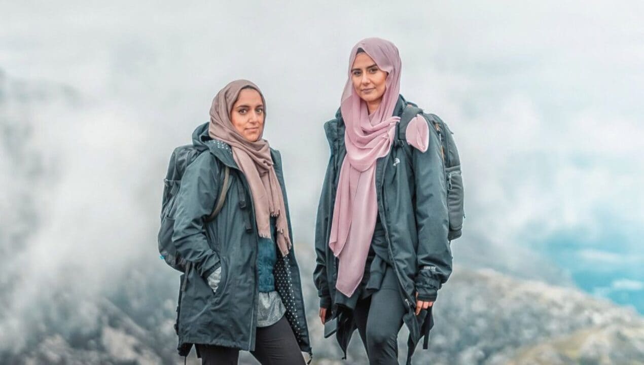 Outfit Naik Gunung untuk Wanita Berhijab Agar Tetap Modis