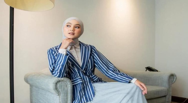 Stripes untuk Tampil Modis dan Profesional ke Kantor