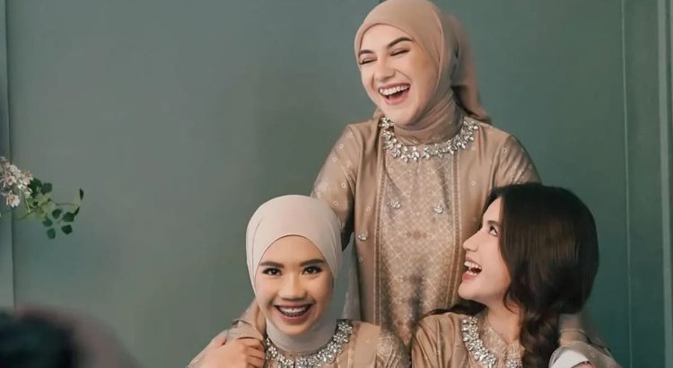Tren Warna Busana Muslim untuk Idul Adha yang Patut Dicoba