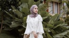 Celana Putih Stylish dan Modern untuk Guru Les Privat Islami