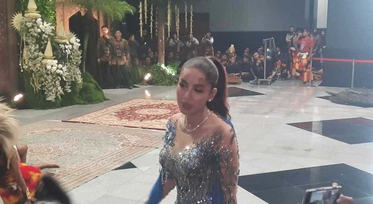Olla Ramlan Tampil Glamor di Ngunduh Mantu Al Ghazali