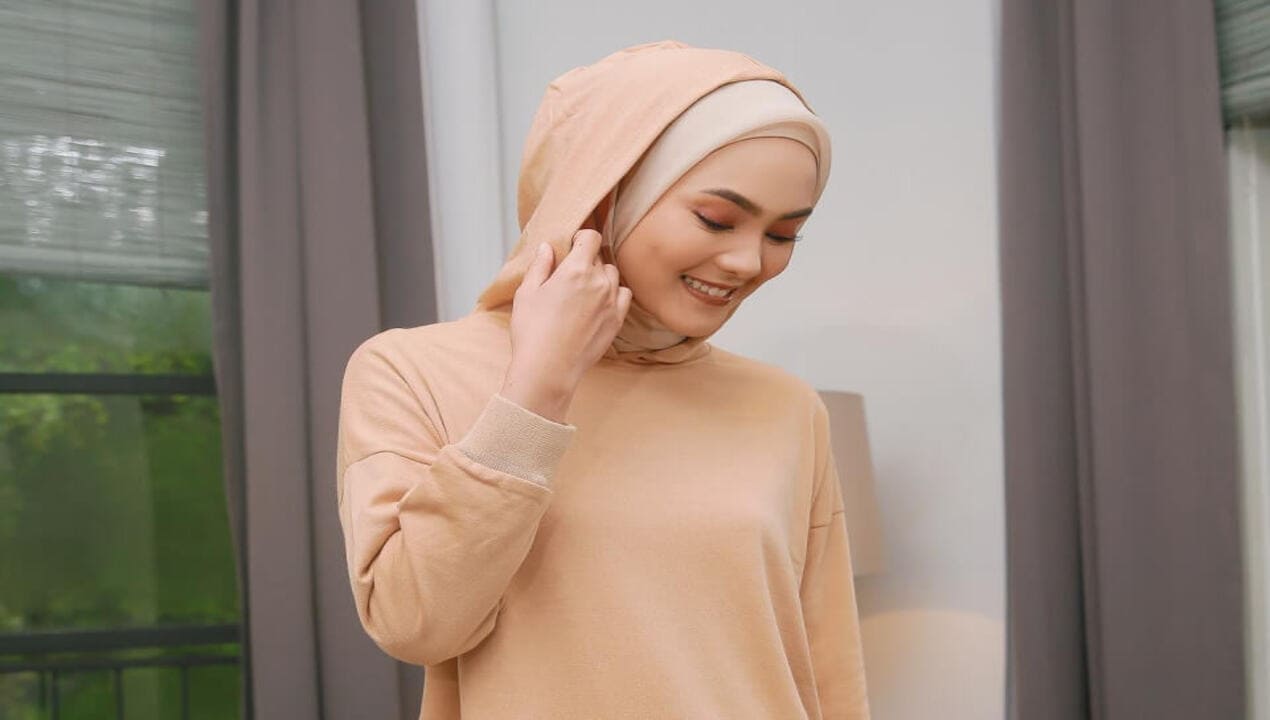 Sweater Panjang Wanita Unik, Trendy & Cocok Untuk Anak Muda