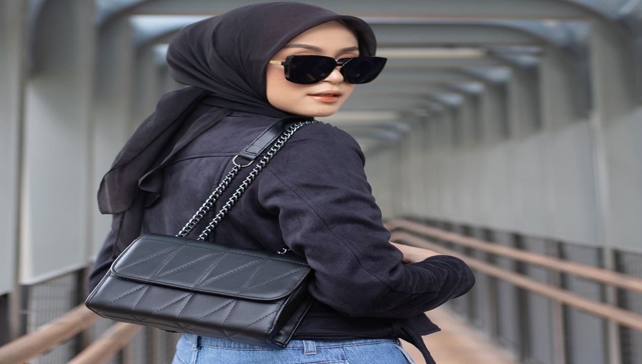 Tas Hitam Stylish untuk Hijabers Simpel dan Siap Temani Hangout