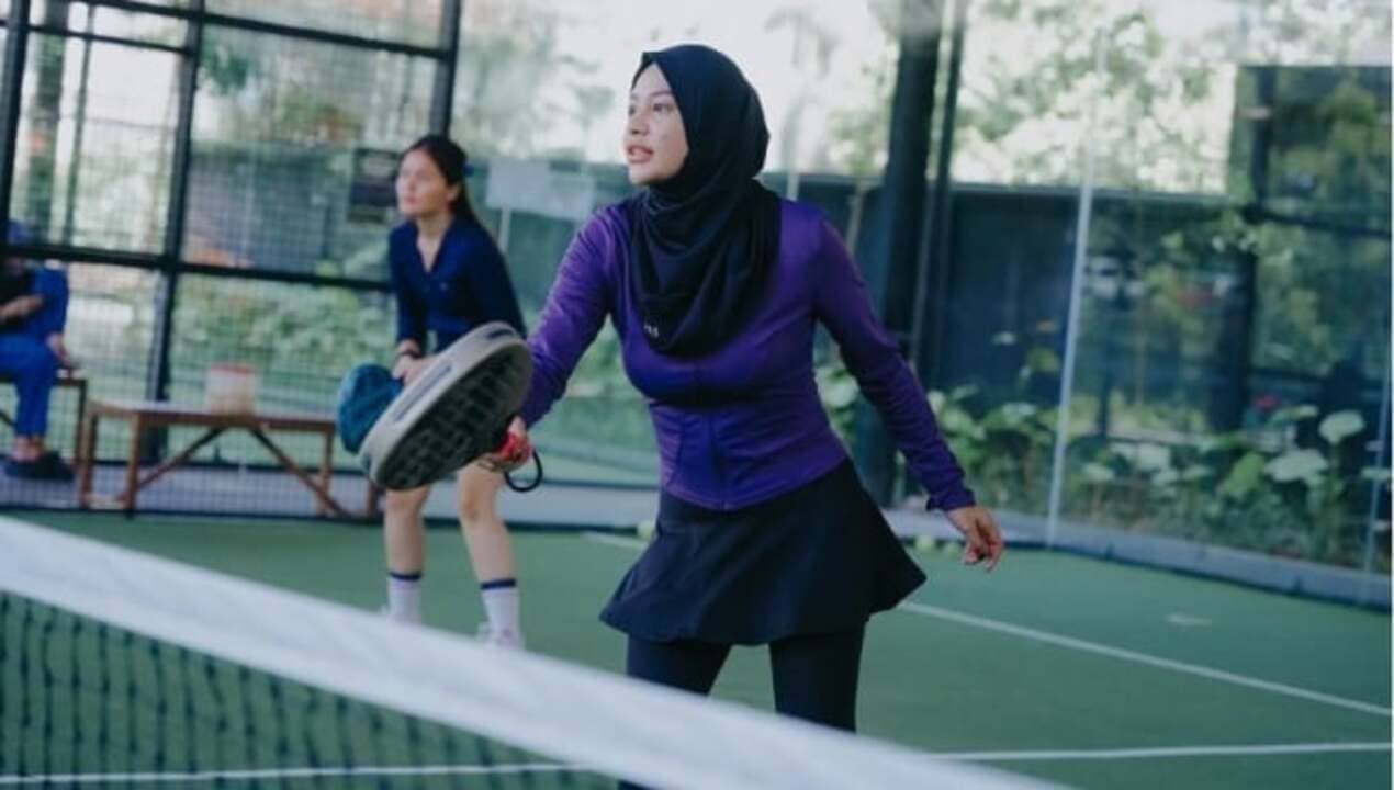 Aurel Hermansyah Tampil Sporty dan Modis Saat Main Padel