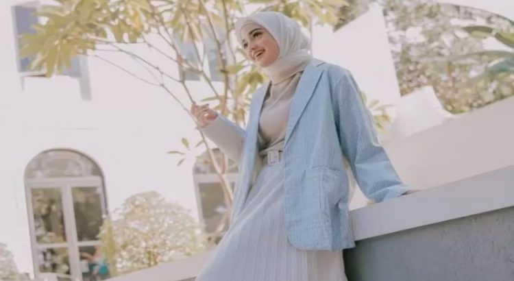 Hijab Blazer 8 Inspirasi Mix and Match Tunik untuk Tampil Elegan