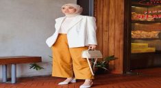 Hijab Dress Putih Inspirasi Blazer Elegan untuk Acara Semi Formal