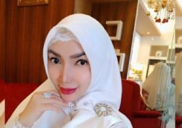 Roro Fitria Dengan Gamis Elegan untuk Berbagai Acara