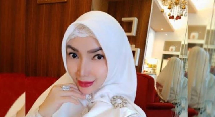 Roro Fitria Dengan Gamis Elegan untuk Berbagai Acara