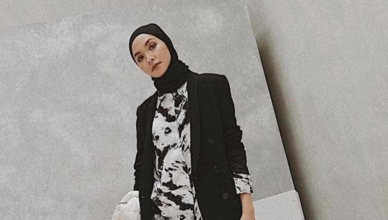 Tie Dye Hijab 7 Inspirasi OOTD Syar’i Remaja Muslimah