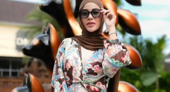 Aurel Hermansyah Tampil Anggun dengan Kebaya Bali Hijab