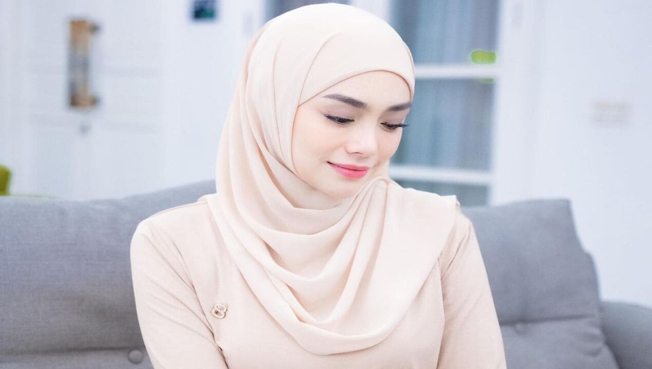Celine Evangelista Tampil Anggun dengan Kebaya Hijab
