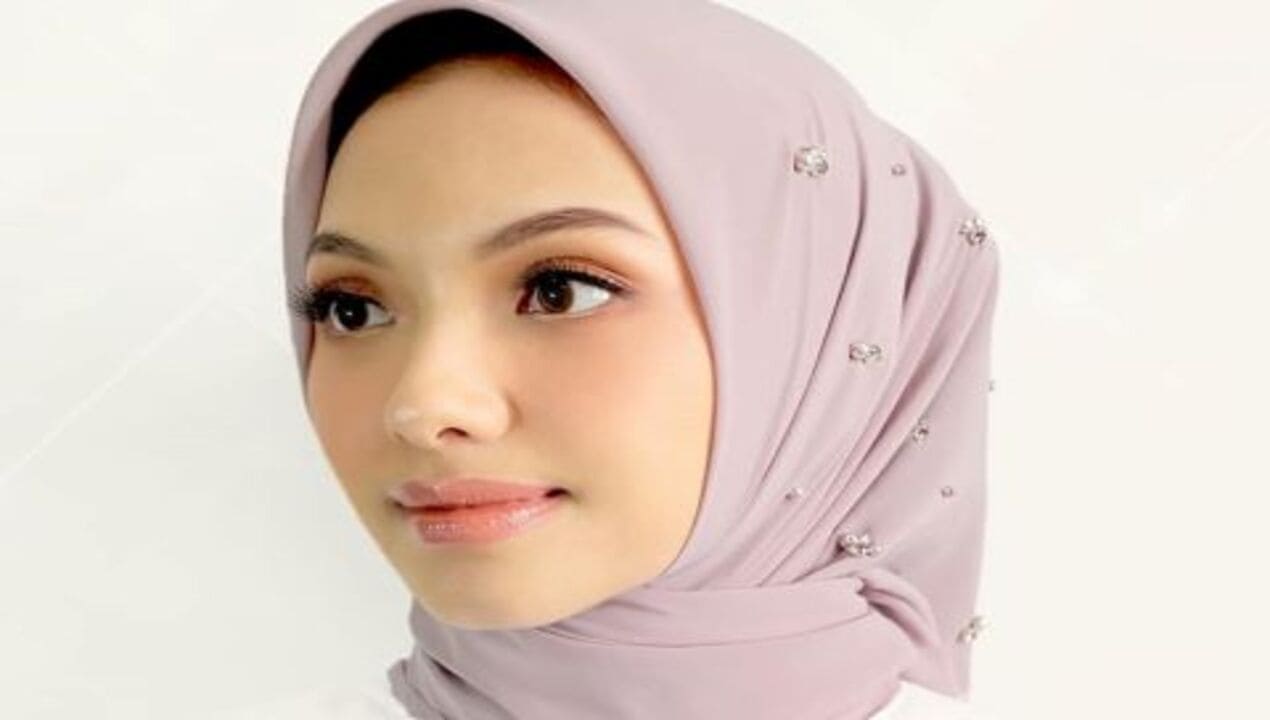 Hijab Sederhana Inspirasi Atasan Batik Stylish dan Nyaman