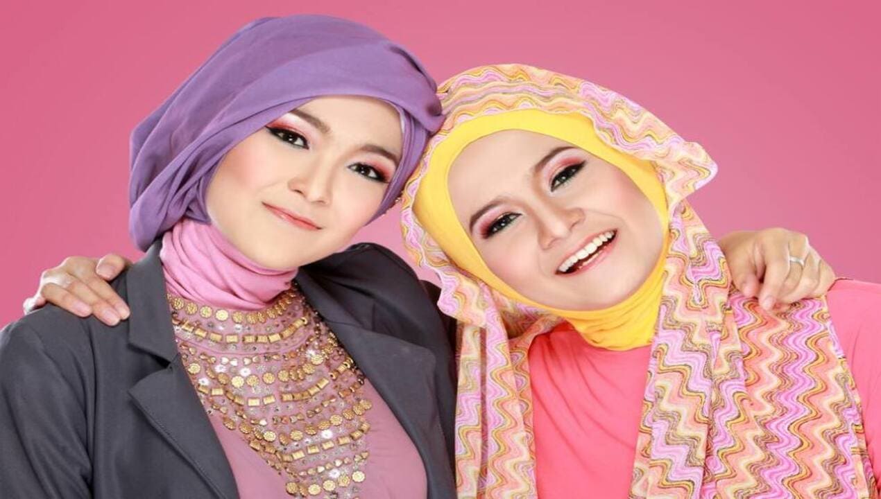 Tips Padu Padan Hijab agar Serasi dengan Long Dress