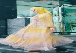 Trik Warna Hijab yang Serasi dengan Long Dress Formal