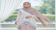 Gamis Brokat Modern dengan Hijab Pashmina yang Kekinian