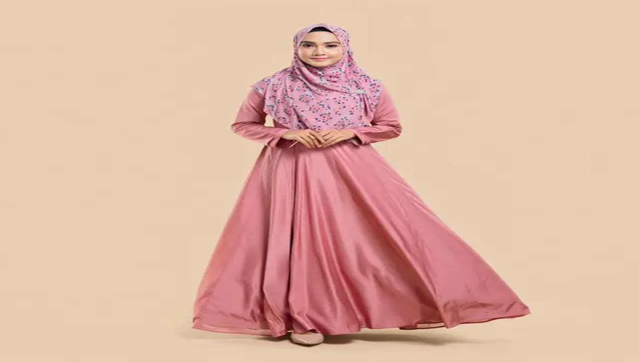 Gamis Polos Elegan dengan Hijab Motif Kekinian di 2025