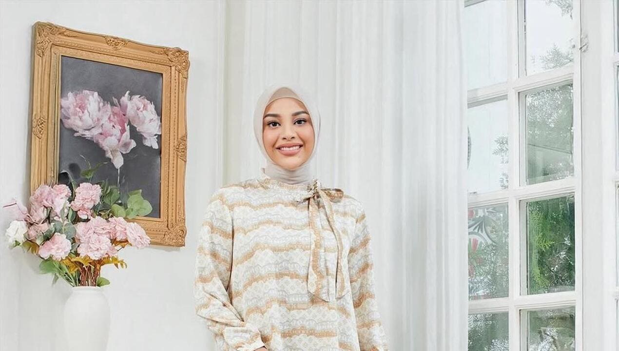 Hijab One Set ala Aurel Hermansyah Praktis dan Stylish