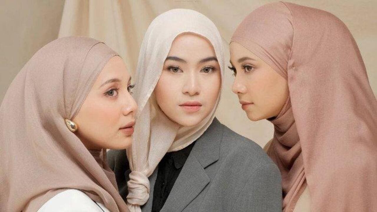 Hijab Pashmina yang Tren di 2025, Anti Ribet dan Tetap Stylish