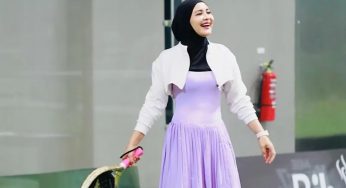 Juliana Moechtar Tampil Stylish dan Sporty di Lapangan Padel