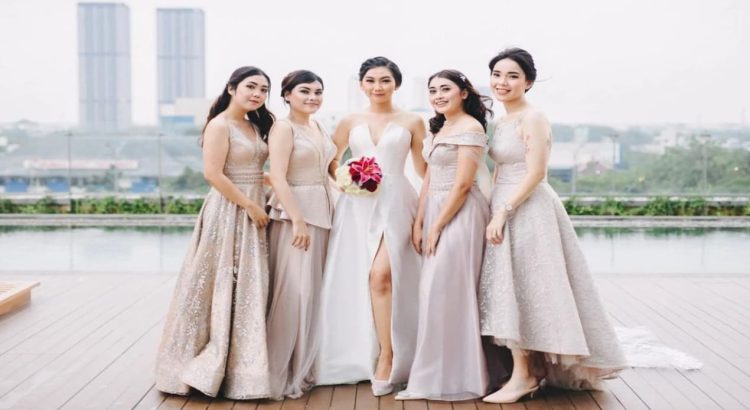 Model Gaun Bridesmaid Brokat Non-Hijab untuk Kondangan