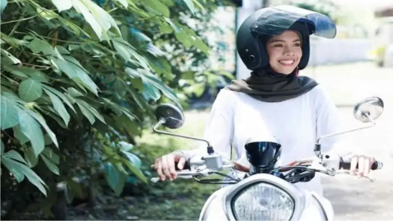 Kelebihan Motor Matik untuk Wanita Berhijab
