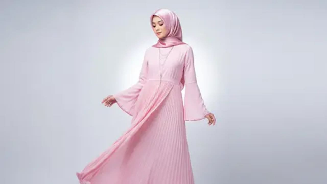 Tren Dress Panjang Muslim Kombinasi Plisket untuk Anak Muda